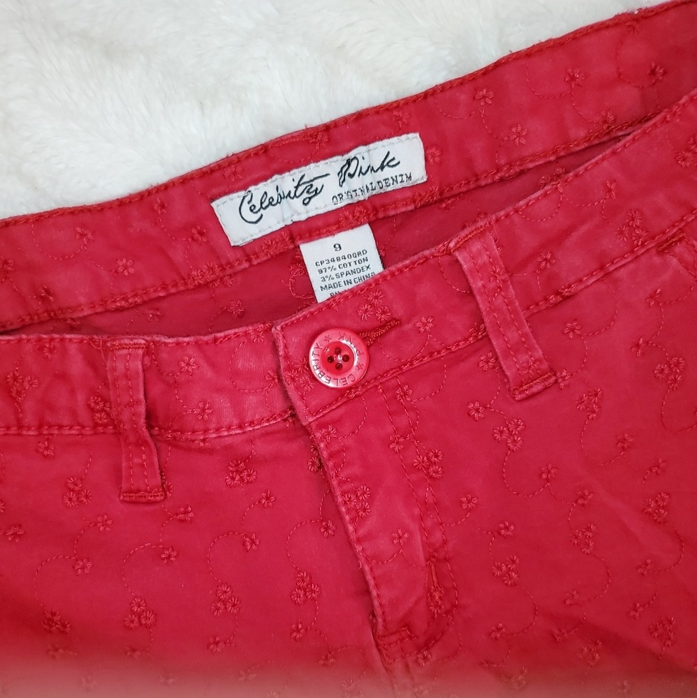 Red eyelet shorts - Picture 3 of 4